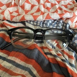 Colors in optics dark gray like new 1.50 readers cool 😎